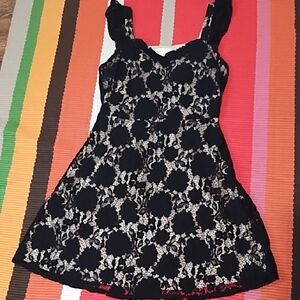 Monteau Beige and Black Crochet Dress In Great Condition Size Large, Lined.